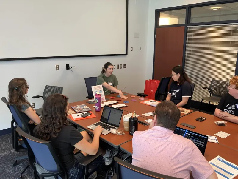 Illinois Science Explorers Graduate Research Assistant, Carolyn MacDonald, leads Graduate Student Workshop